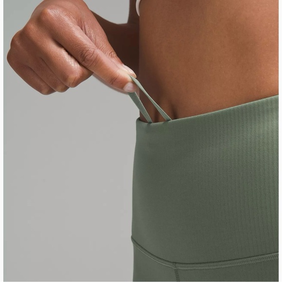 *Offers accepted* Lululemon Wunder Train High-Rise Ribbed Tight 25" | Size 12 - Picture 4 of 12